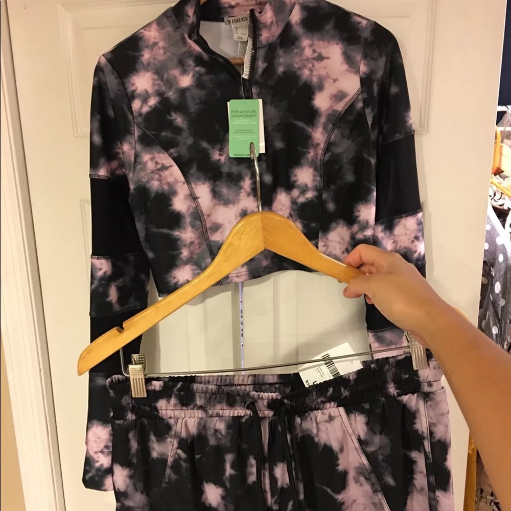 tie dye forever 21 active Set. Size L New W/ Tags